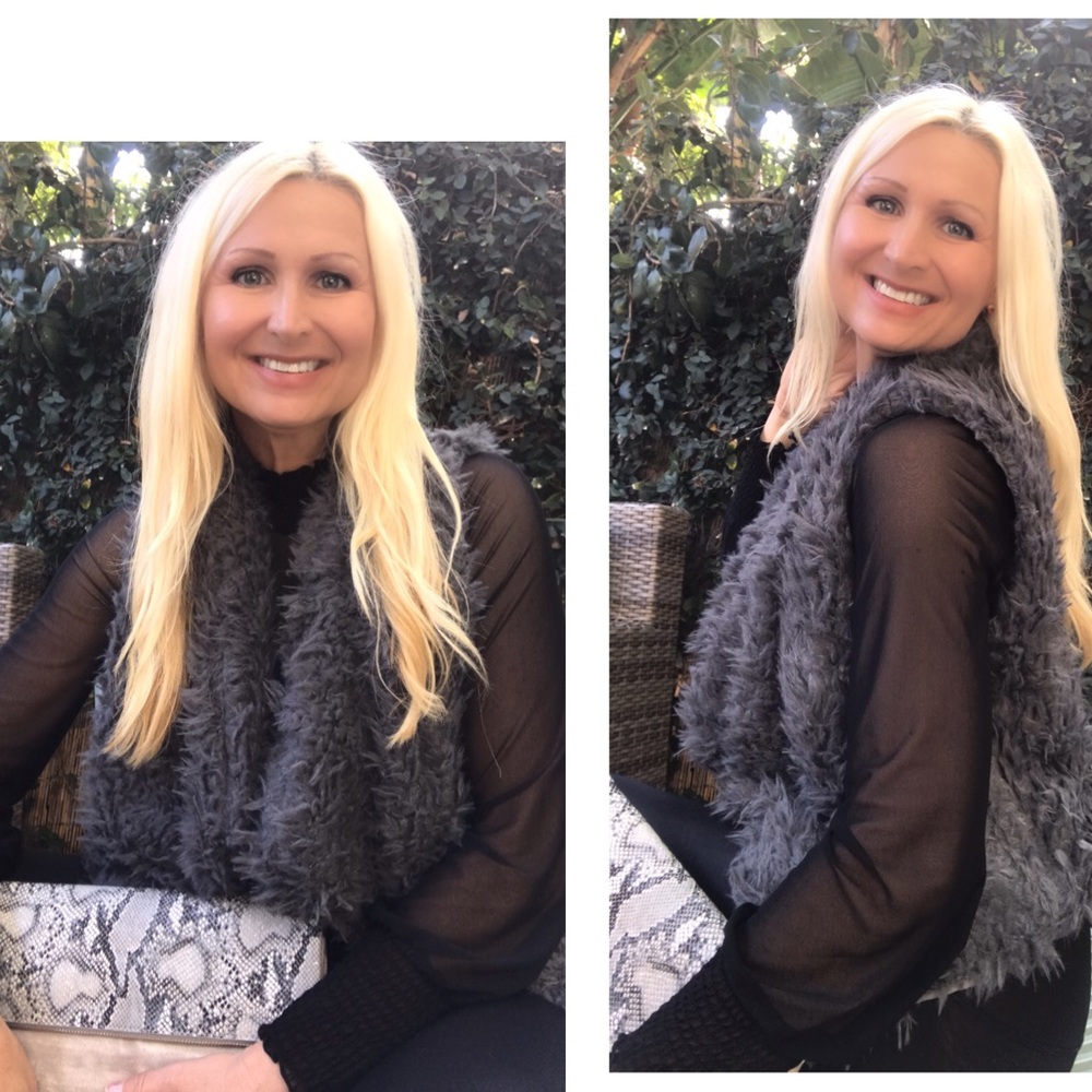 ❄️Charcoal Faux Fur Sleeveless Jacket🌟